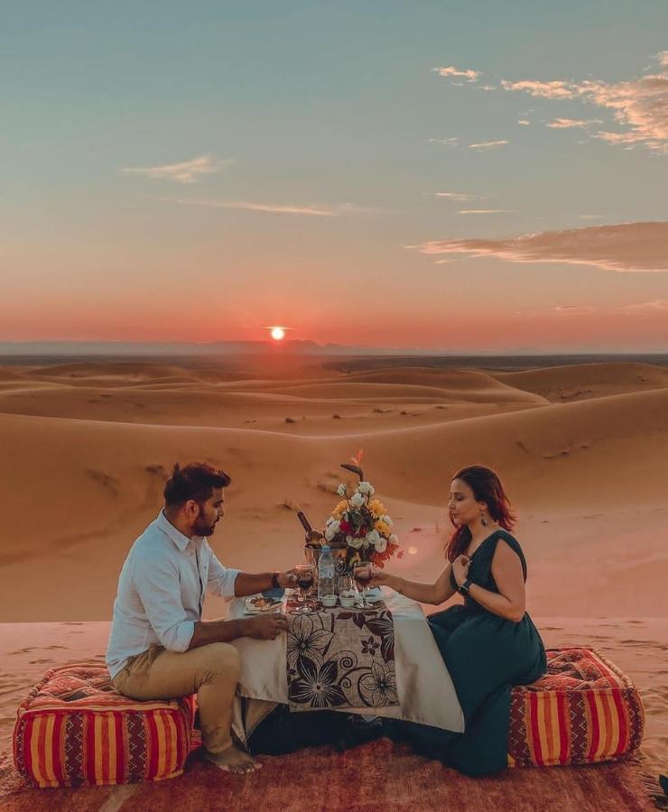ホテル Sahara Luxury Glamping メルズーガ エクステリア 写真
